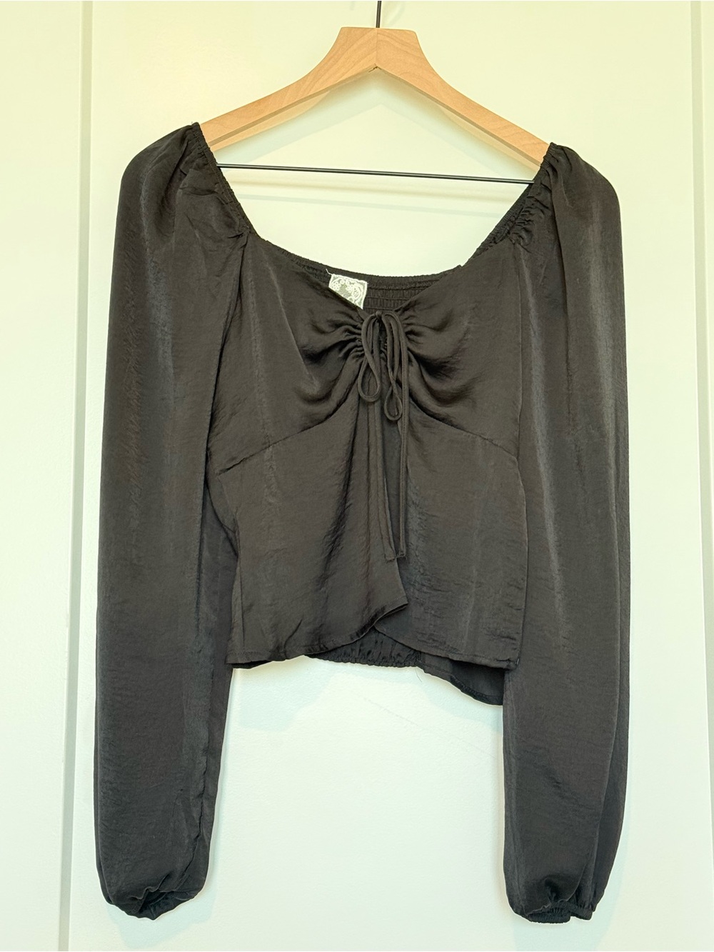 Sadie & Sage Black Satin Ruched Tie Front Blouse Small